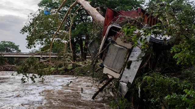 টেক্সাসে বন্যায় নিহত বেড়ে ১২৮