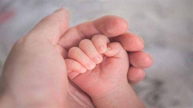 মা হতে চলেছেন জরায়ু ছাড়া জন্ম নেয়া এক  তরুণী!