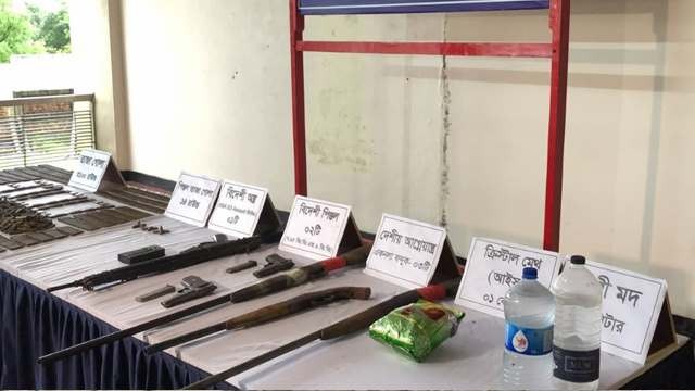কক্সবাজারের টেকনাফে পাহাড়ি আস্তানায় ডাকাত ও অপহরণকারীদের সঙ্গে যৌথ বাহিনীর গোলাগুলি হয়েছে। এতে বিপুল...